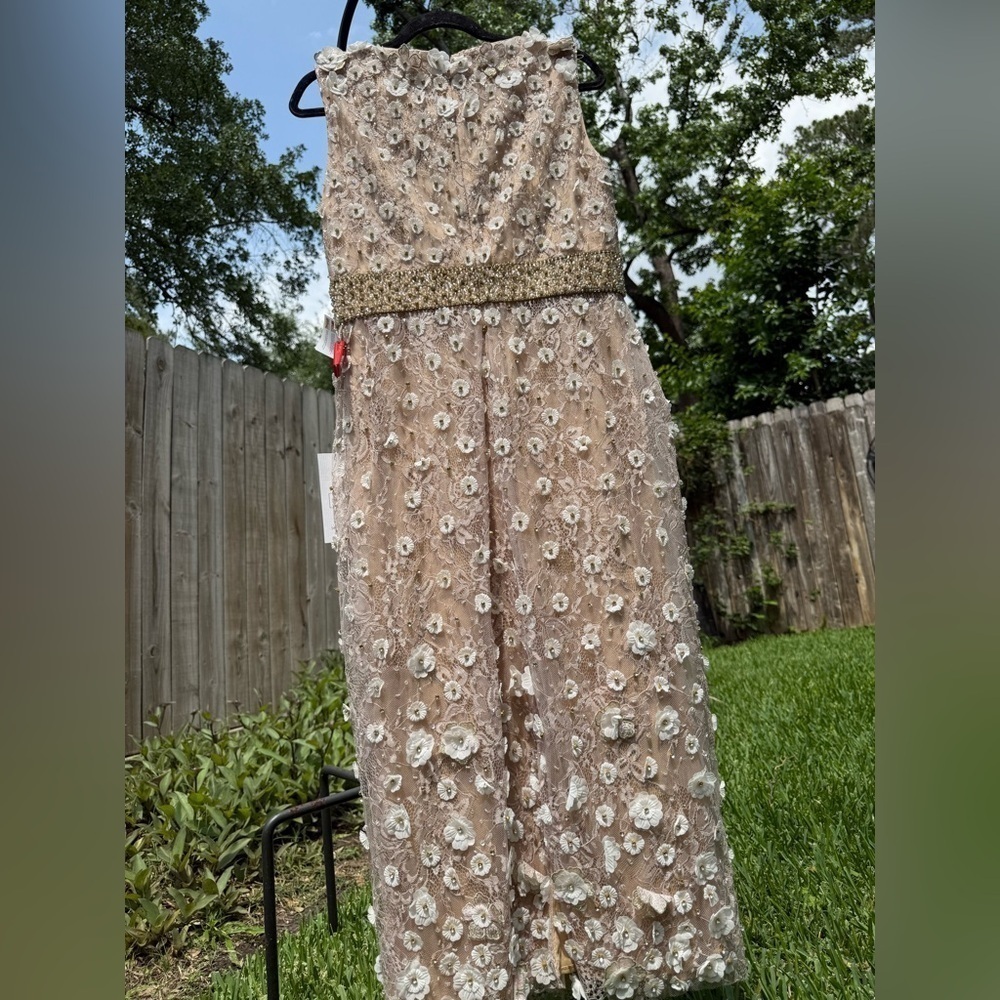 See Clip 😍New ▶️ Mac Duggal ◀️ Floral Applique Sleeveless Midi Dress Ivory Nude - Picture 4 of 15